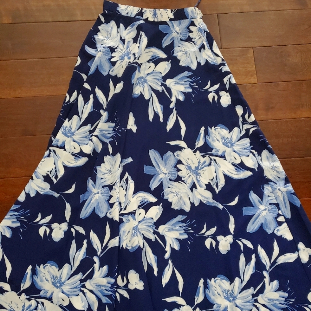 Lulus long maxi fancy skirt size small high waisted in blue and whitw